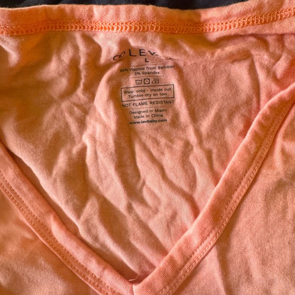 V-neck bamboo top - Picture 1 of 3